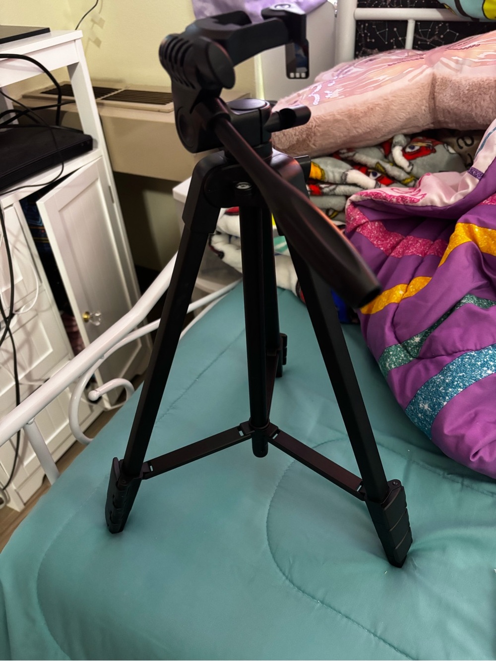 Lightweight Black Camera Tripod with Pan Handle